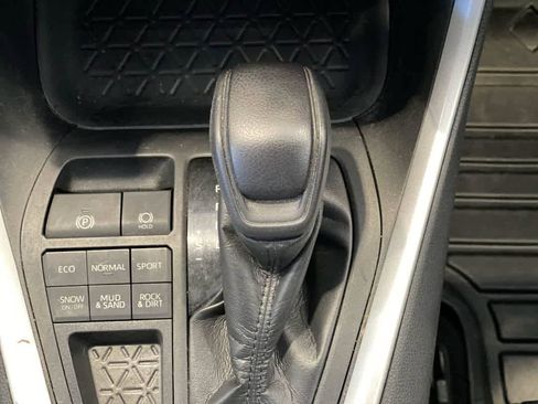 Used 2020 Toyota RAV4 XLE AWD/4WD image 22