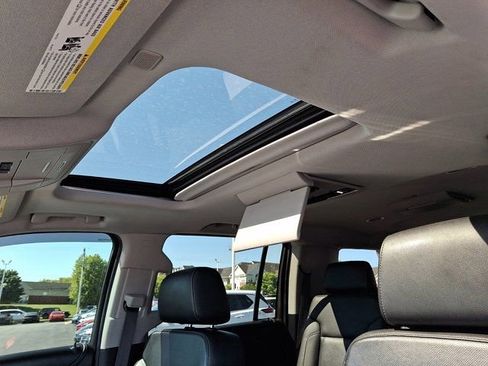 Used 2020 Chevrolet Suburban Premier AWD/4WD image 21