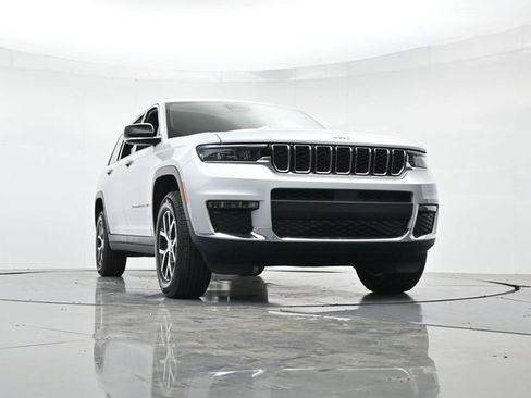 Used 2025 Jeep Grand Cherokee L Limited AWD/4WD image 35