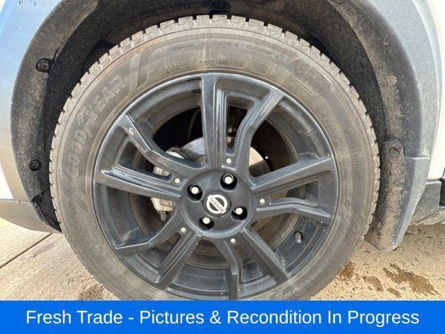 Used 2020 Nissan Kicks SR FWD image 9
