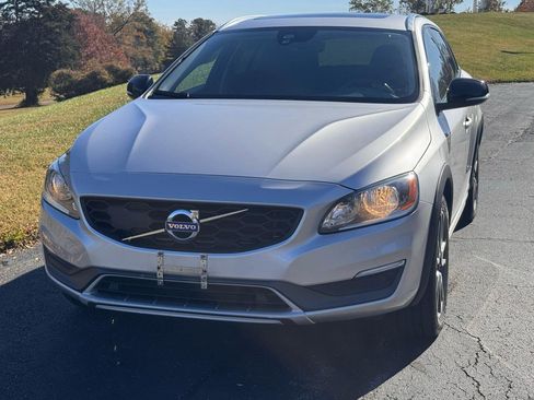Used 2016 Volvo V60 T5 Cross Country w/ Convenience Package image 4