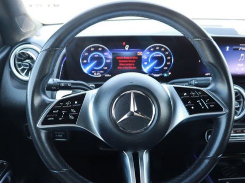 Used 2024 Mercedes-Benz EQB 250+ image 21