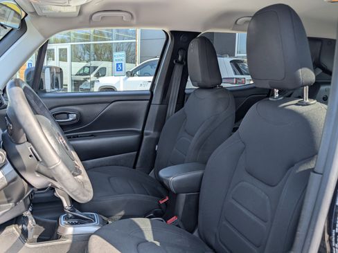 Used 2022 Jeep Renegade Latitude AWD/4WD image 14