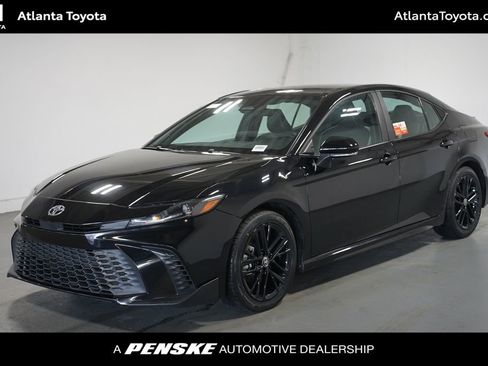 Certified 2025 Toyota Camry SE image 1