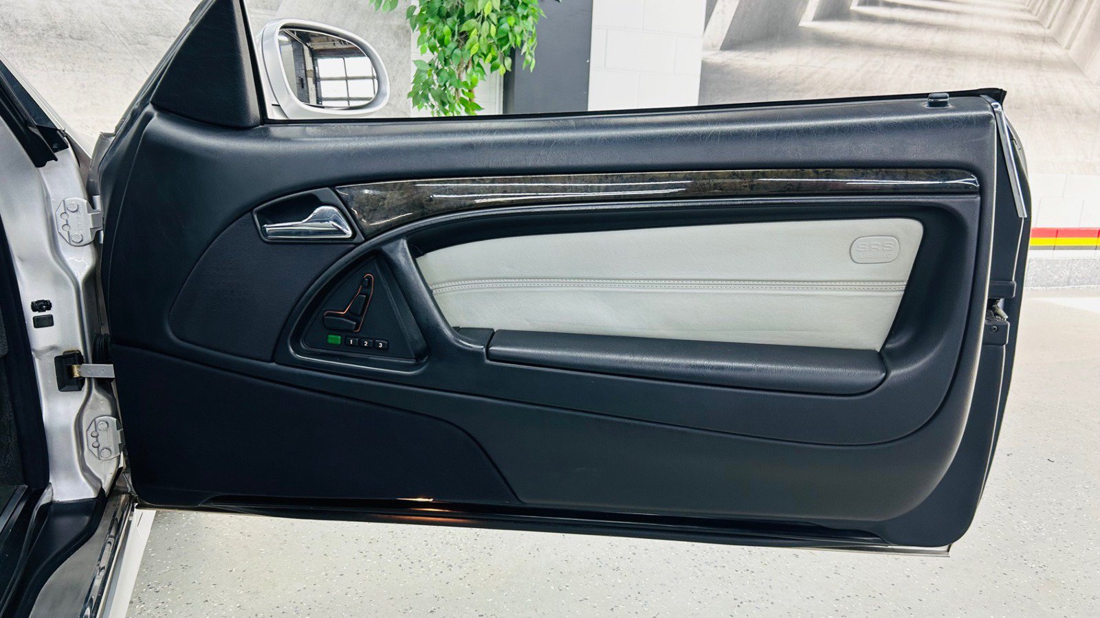 Used 2002 Mercedes-Benz SL 500 image 28