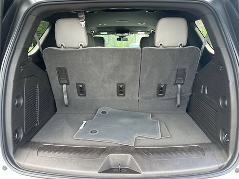 Used 2024 GMC Yukon SLT RWD image 25