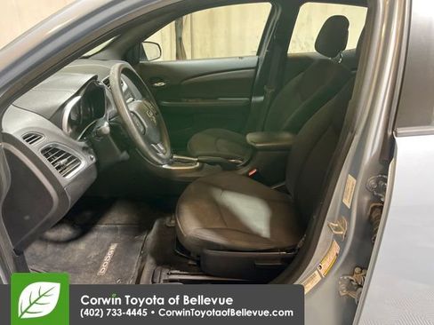 Used 2013 Dodge Avenger SE image 9