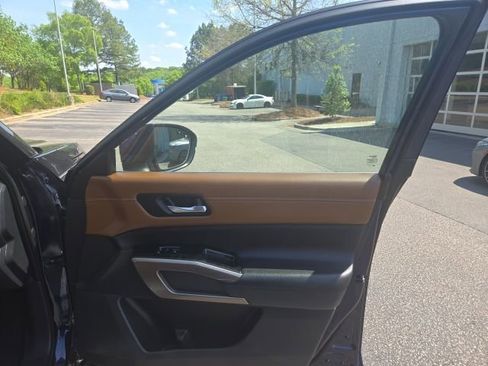 Used 2023 Nissan Pathfinder Platinum w/ Cargo Package image 19