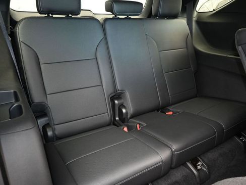 Used 2025 Chevrolet Traverse LT w/ Midnight/Sport Edition image 47