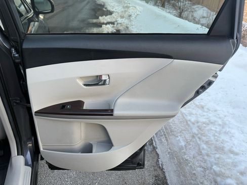 Used 2010 Toyota Venza 4dr Wgn I4 AWD (Natl) image 24