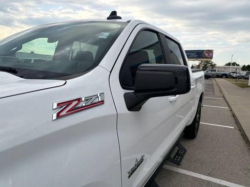 Used 2022 Chevrolet Silverado 1500 RST w/ Z71 Off-Road Package AWD/4WD image 9