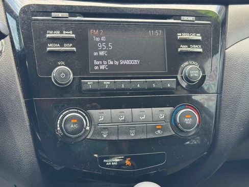 Used 2016 Nissan Rogue SV AWD/4WD image 10