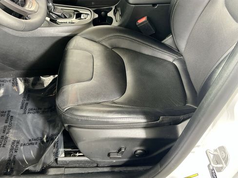 Used 2022 Jeep Cherokee Limited image 16