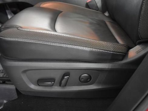 Used 2024 Nissan Pathfinder SL AWD/4WD image 12