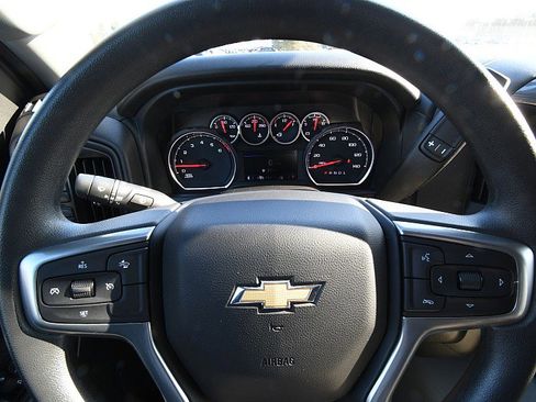 Used 2022 Chevrolet Silverado 2500 Custom w/ Custom Value Package image 14