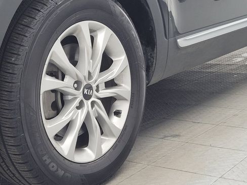 Used 2020 Kia Telluride LX FWD image 31