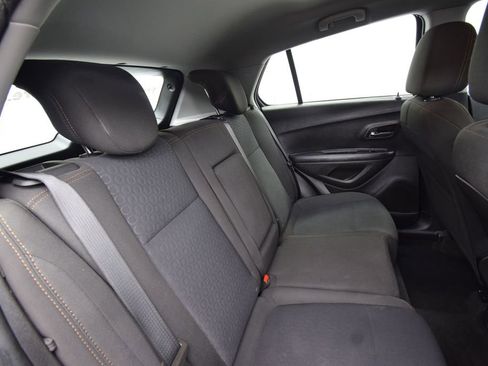 Used 2020 Chevrolet Trax LS image 17