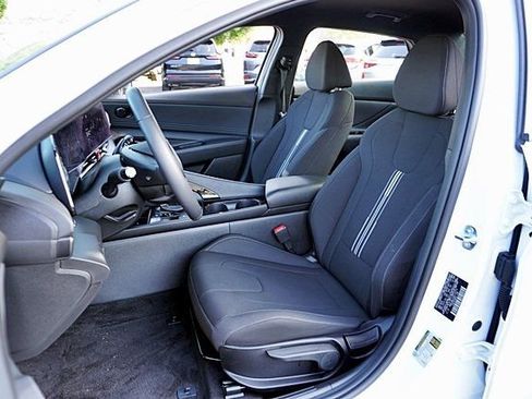 Used 2025 Hyundai Elantra SEL FWD image 15