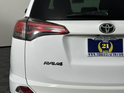Used 2016 Toyota RAV4 XLE AWD/4WD image 10