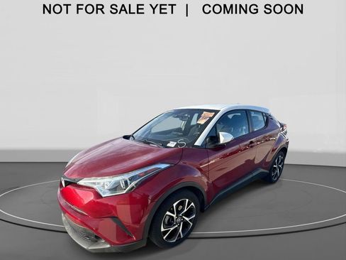 Used 2018 Toyota C-HR XLE FWD image 1