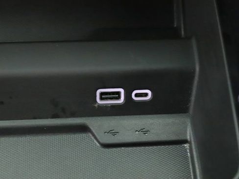 Used 2025 Chevrolet Suburban High Country image 29