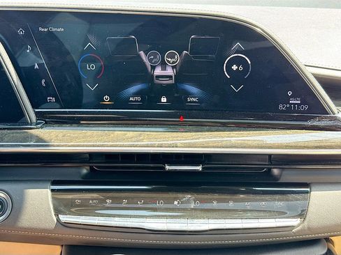 Used 2024 Cadillac Escalade Premium Luxury RWD image 26