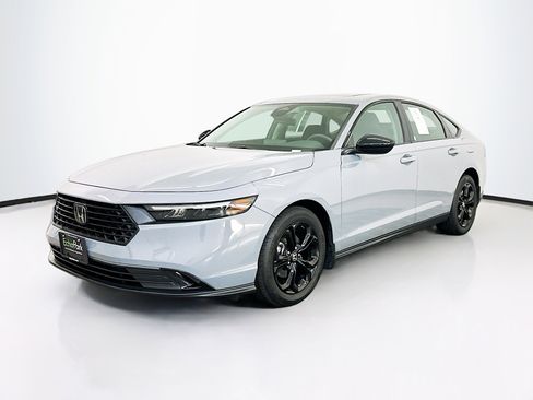 Used 2025 Honda Accord SE image 3