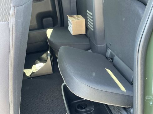 Used 2024 Nissan Frontier SV w/ SV Convenience Package image 9