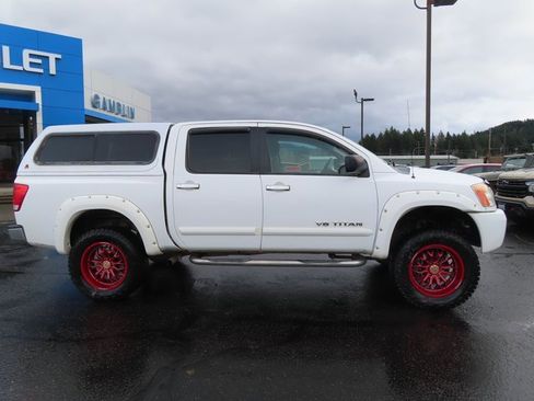 Used 2012 Nissan Titan SV w/ SV Value Truck Pkg image 9