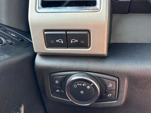 Used 2018 Ford F250 Lariat w/ Lariat Ultimate Package AWD/4WD image 12