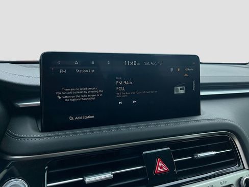 Used 2025 Genesis G70 2.5T image 15