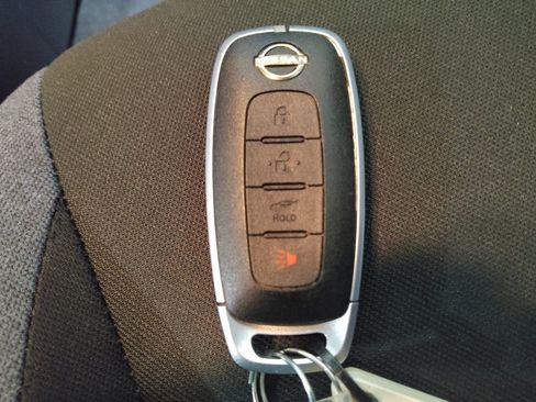Used 2025 Nissan Versa SV FWD image 32