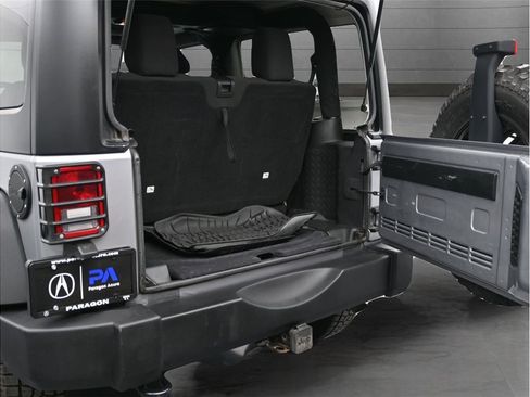 Used 2018 Jeep Wrangler Sport image 12