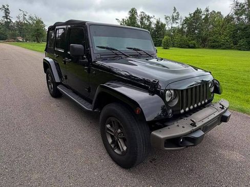 Used 2017 Jeep Wrangler Unlimited Sahara AWD/4WD image 8