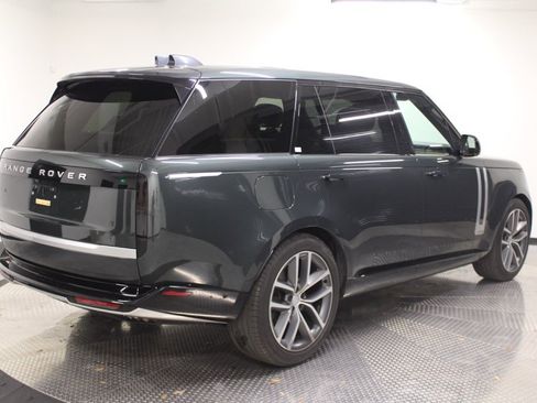 Used 2024 Land Rover Range Rover Long Wheelbase Autobiography image 8