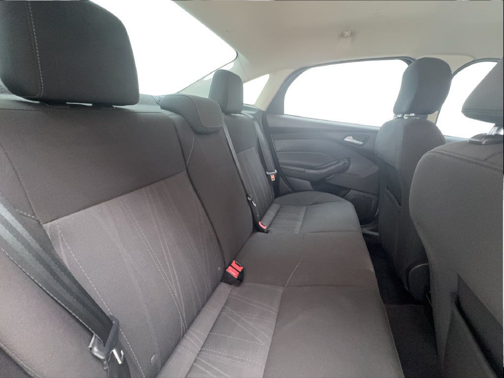 Used 2016 Ford Focus SE w/ SE Sport Package FWD image 26