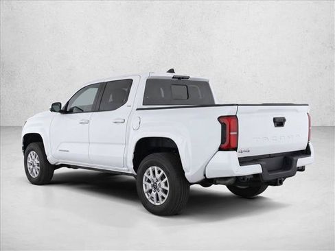 Certified 2025 Toyota Tacoma SR5 AWD/4WD image 5