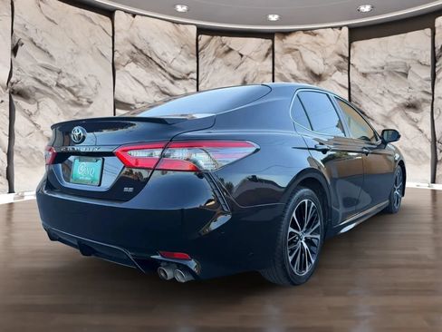 Used 2018 Toyota Camry SE w/ Moonroof Package FWD image 6