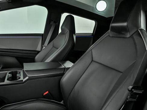 Used 2024 Tesla Cybertruck AWD Crew Cab image 17