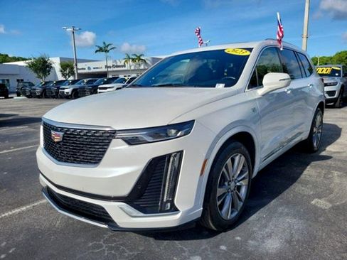 Used 2023 Cadillac XT6 Premium Luxury FWD image 4