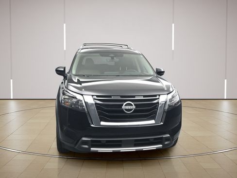 Certified 2025 Nissan Pathfinder Platinum w/ Cargo Package FWD image 2