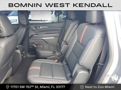 Used 2024 Chevrolet Traverse RS image 19