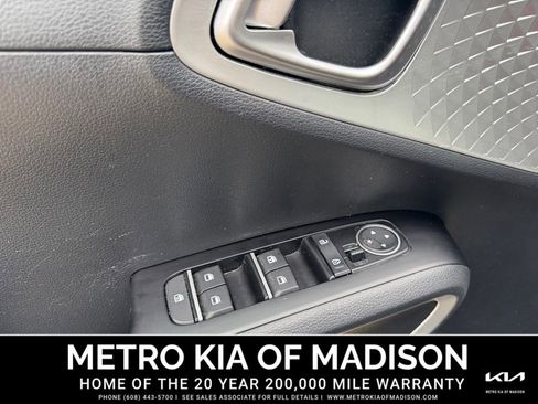 Used 2021 Kia Soul LX image 12