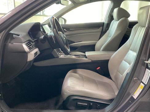 Used 2018 Honda Accord Touring image 19