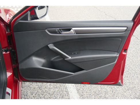 Used 2017 Volkswagen Passat 1.8T R-Line image 16