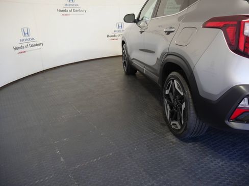 Used 2024 Kia Seltos SX AWD/4WD image 11