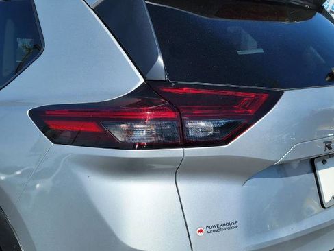 Used 2025 Nissan Rogue SV image 11