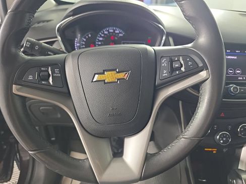 Used 2020 Chevrolet Trax LT w/ Driver Confidence Package FWD image 23