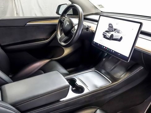 Used 2023 Tesla Model Y Long Range image 43