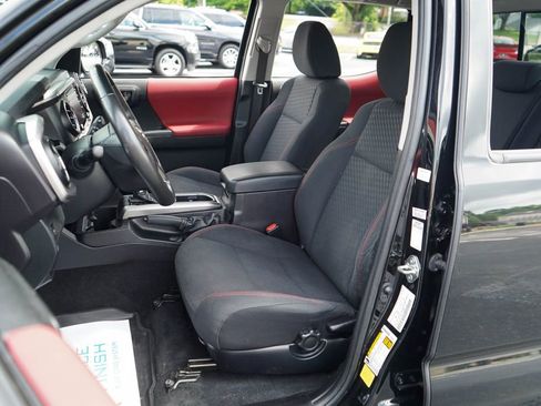 Used 2022 Toyota Tacoma SR5 RWD image 6